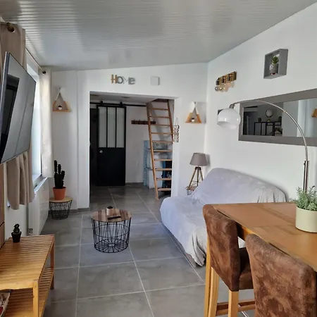 Maisonnette A 350m De La